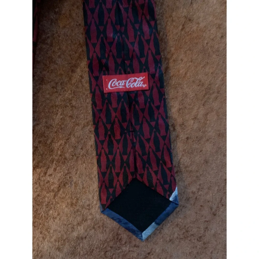 Vintage Coca-Cola Polar Bear Necktie Mens Red Black Soda Advertising Tie USA